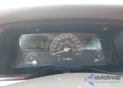 2005 Lincoln Town Car Signature z USA, uszkodzony, nr VIN 1LNHM81W75Y667631